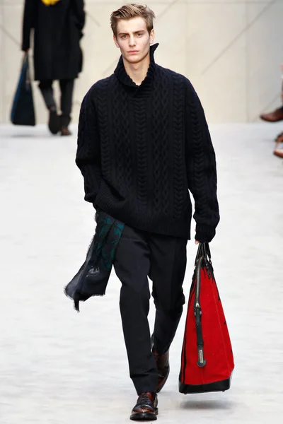 Look 18